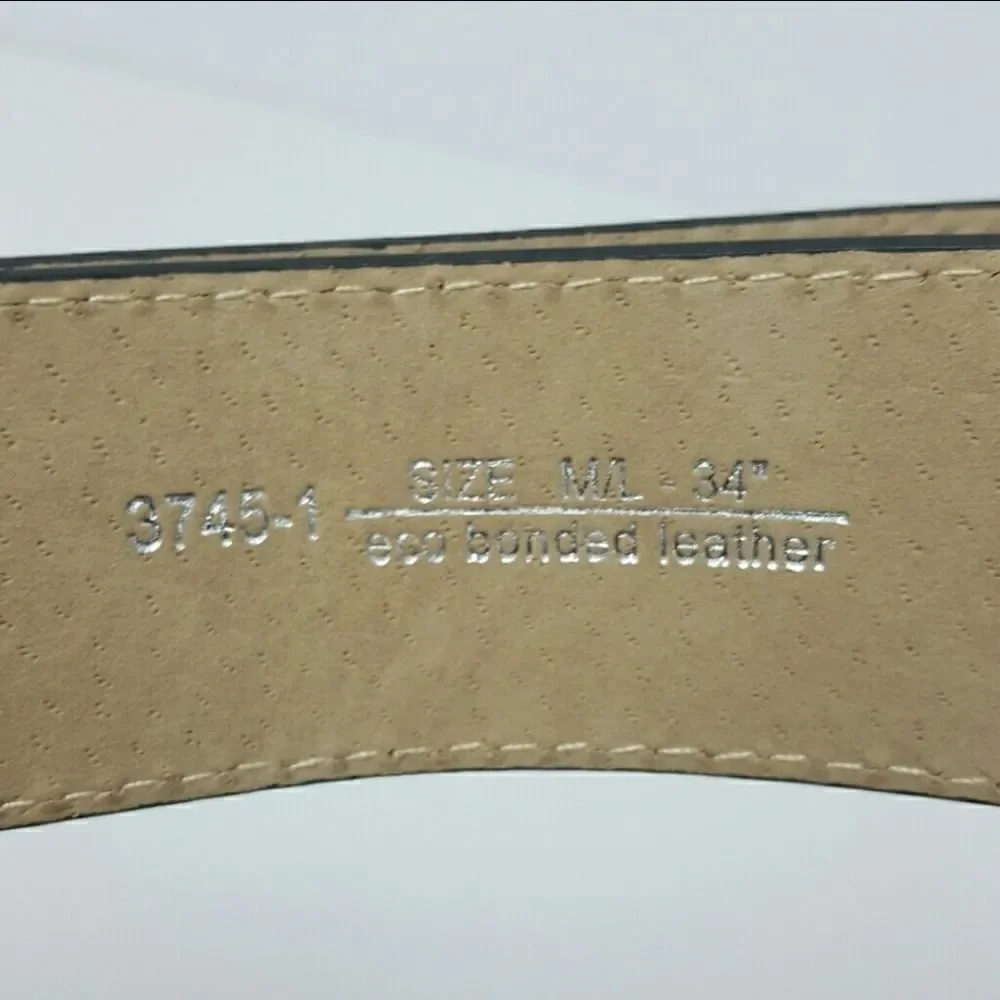 WOMEN'S  FAUX LEATHER BLACK  BELT.  ‎  SIZE M/L  34